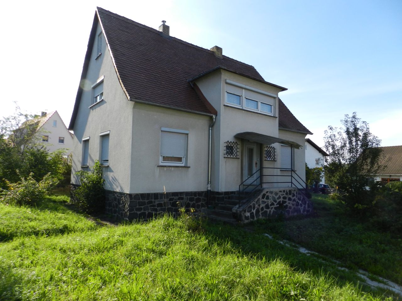 König Immobilien GmbH - Immobilienangebot - Homberg - Einfamilienhaus - Sanierungsobjekt in gefragter Lage: Grundstück zahlen, Haus geschenkt! KEINE KÄUFERPROVISION