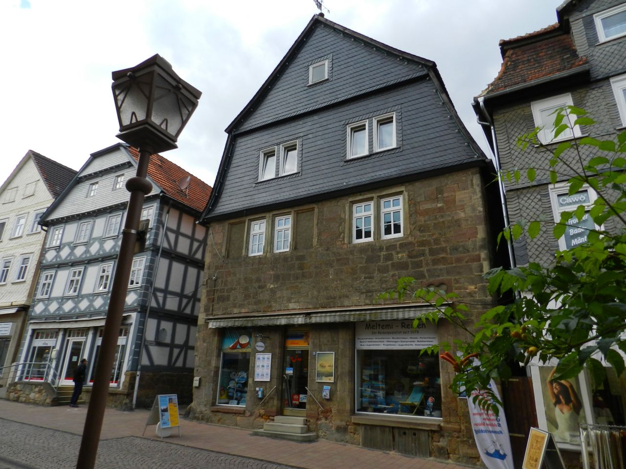 König Immobilien GmbH - Immobilienangebot - Fritzlar - Mehrfamilienhaus - Wohn- und Geschäftshaus in zentraler Lage von Fritzlar! KEINE KÄUFERPROVISION