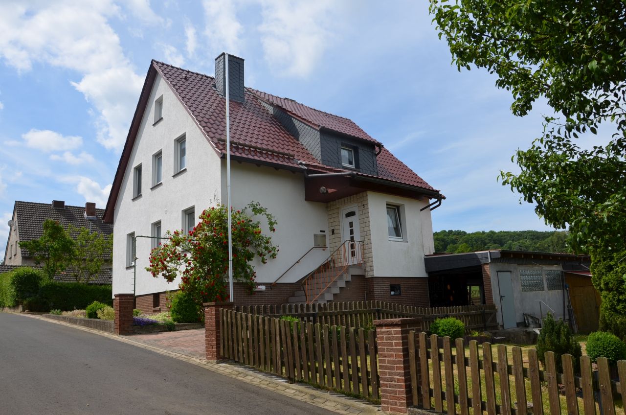 König Immobilien GmbH - Immobilienangebot - Malsfeld - Zweifamilienhaus - Zweifamilienhaus mit unverbaubaren Fernblick am Ortsrand!!! -Keine Käuferprovision-