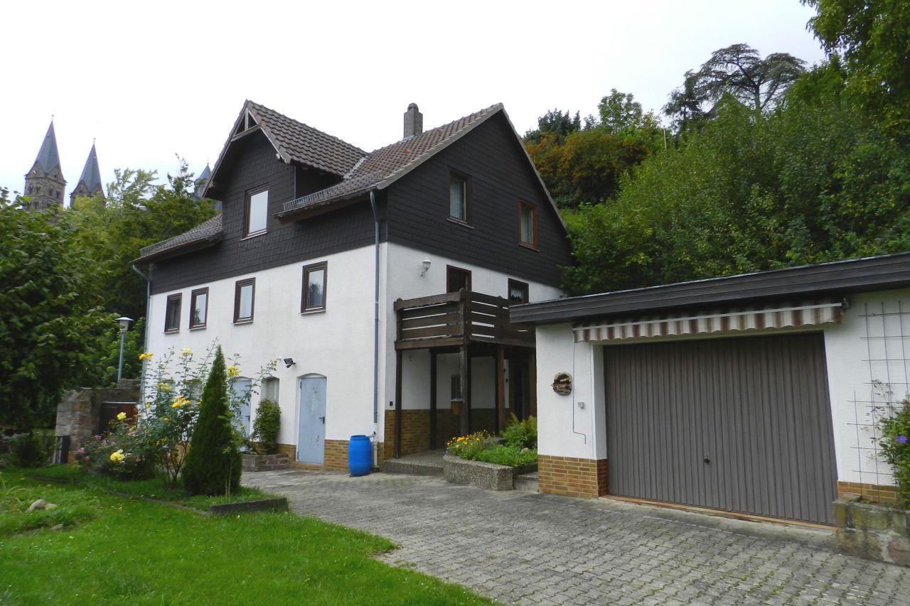 König Immobilien GmbH - Immobilienangebot - Fritzlar - Einfamilienhaus - Mitten in Fritzlar und doch im Grünen! KEINE KÄUFERPROVISION