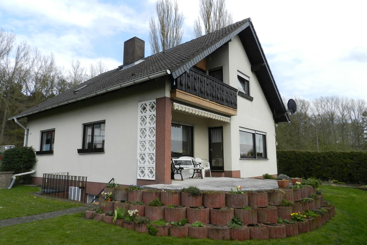 001KurzRueckansicht König Immobilien GmbH - Immobilienangebot - Schwalmstadt - Einfamilienhaus - Hier ist Ihr Traum vom Familiendomizil!!! -Keine Käuferprovision!-