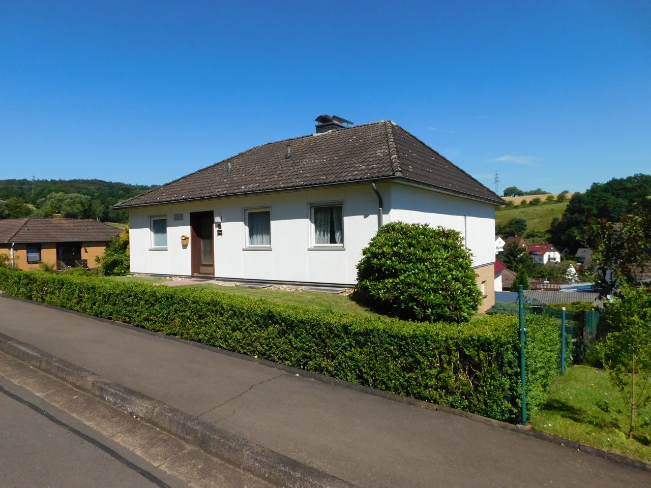 König Immobilien GmbH - Immobilienangebot - Melsungen - Einfamilienhaus - Gemütliches Einfamilienhaus für die kleine Familie! Keine Käuferprovision!