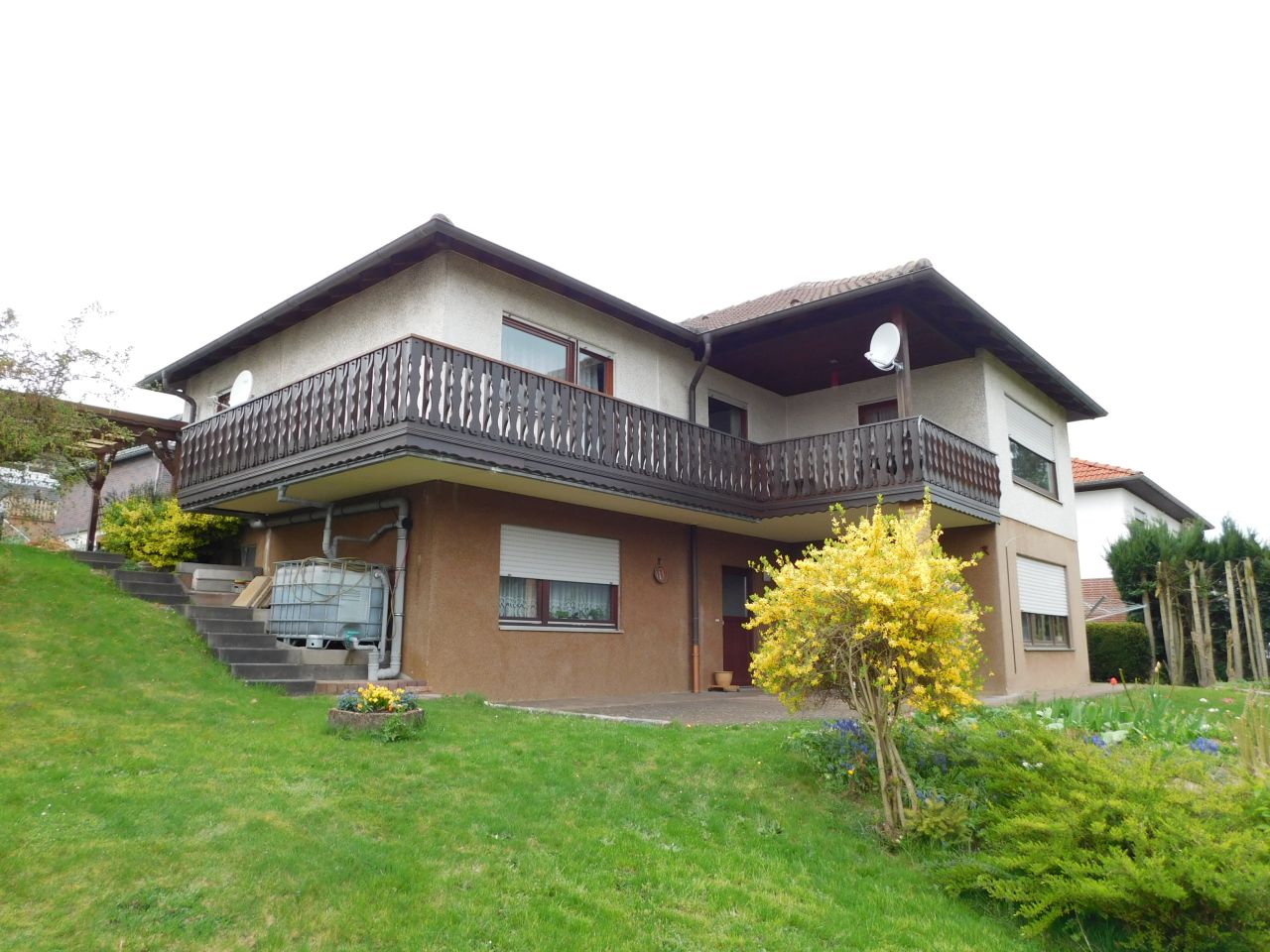 König Immobilien GmbH - Immobilienangebot - Malsfeld - Einfamilienhaus mit Einliegerwohnung - Gepflegter Bungalow mit Einliegerwohnung und großzügigem Grundstück! Keine Käuferprovision!