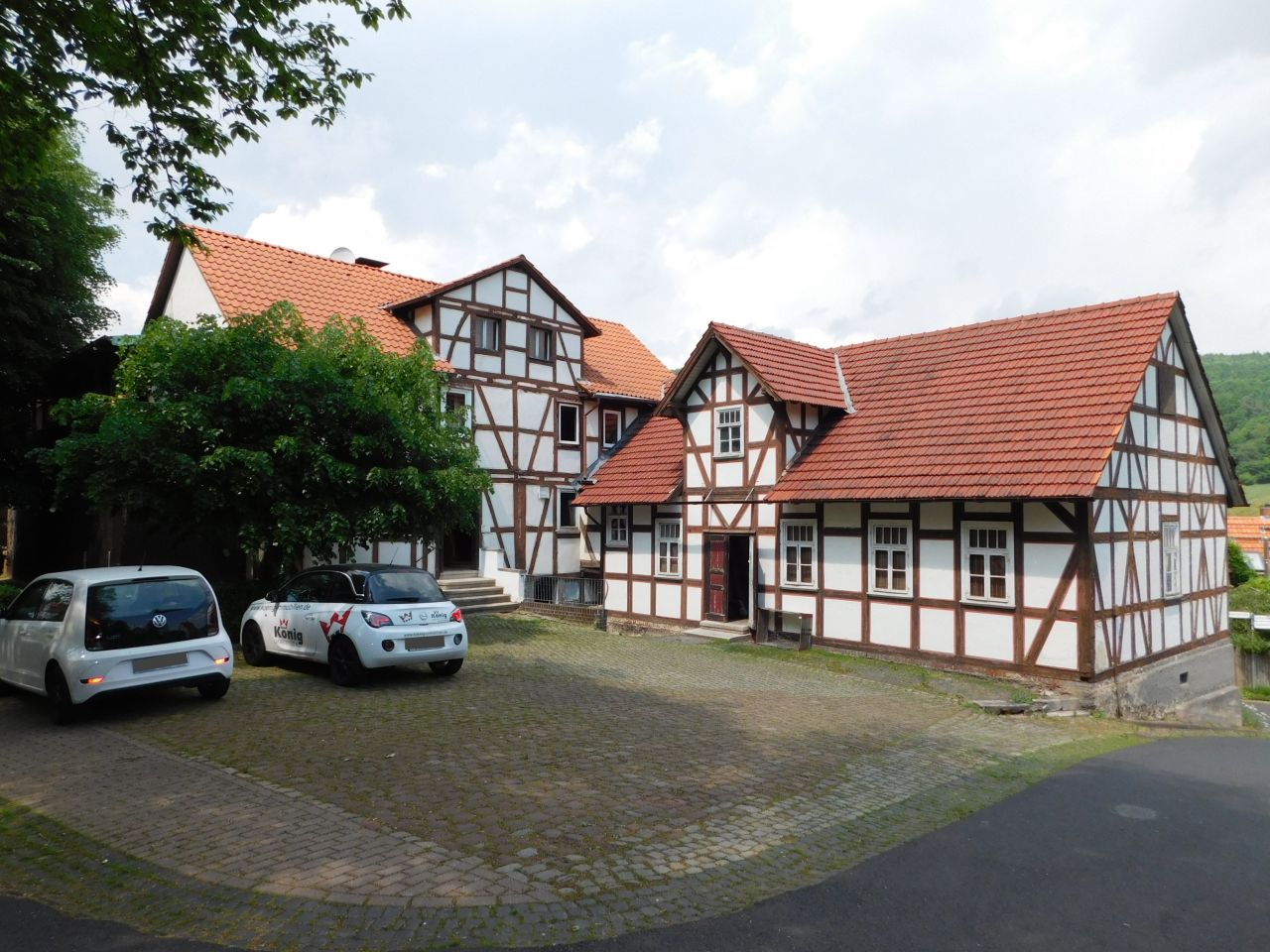 König Immobilien GmbH - Immobilienangebot - Melsungen - Einfamilienhaus - Historisches Wohnhaus mit Nebengebäude und Baugrundstück zu verkaufen! Keine Käuferprovision!