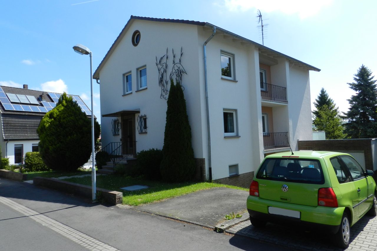 König Immobilien GmbH - Immobilienangebot - Homberg - Zweifamilienhaus - Zweifamilienhaus in Homberg | Viel Platz und ein tolles Grundstück! Keine Käuferprovision!