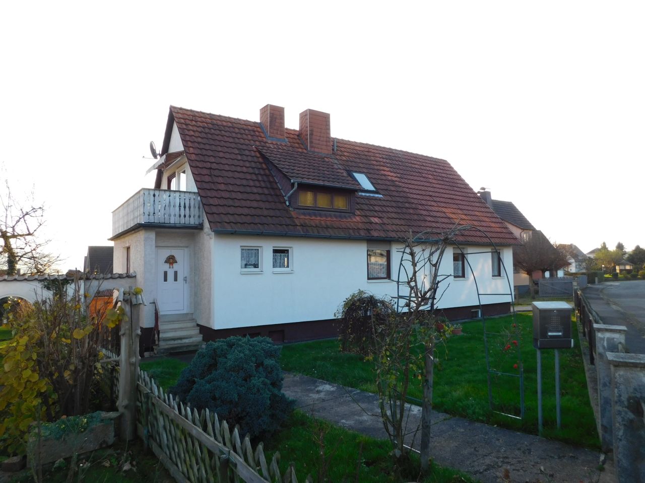 König Immobilien GmbH - Immobilienangebot - Felsberg - Einfamilienhaus - Freistehendes Einfamilienhaus mit schönem Grundstück und herrlichem Blick! Keine Käuferprovision!