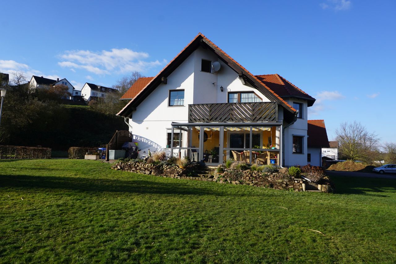 König Immobilien GmbH - Immobilienangebot - Felsberg - Zweifamilienhaus - Familienwohntraum mit grossem Nebengebäude und grossem Grundstück! Keine Käuferprovision!