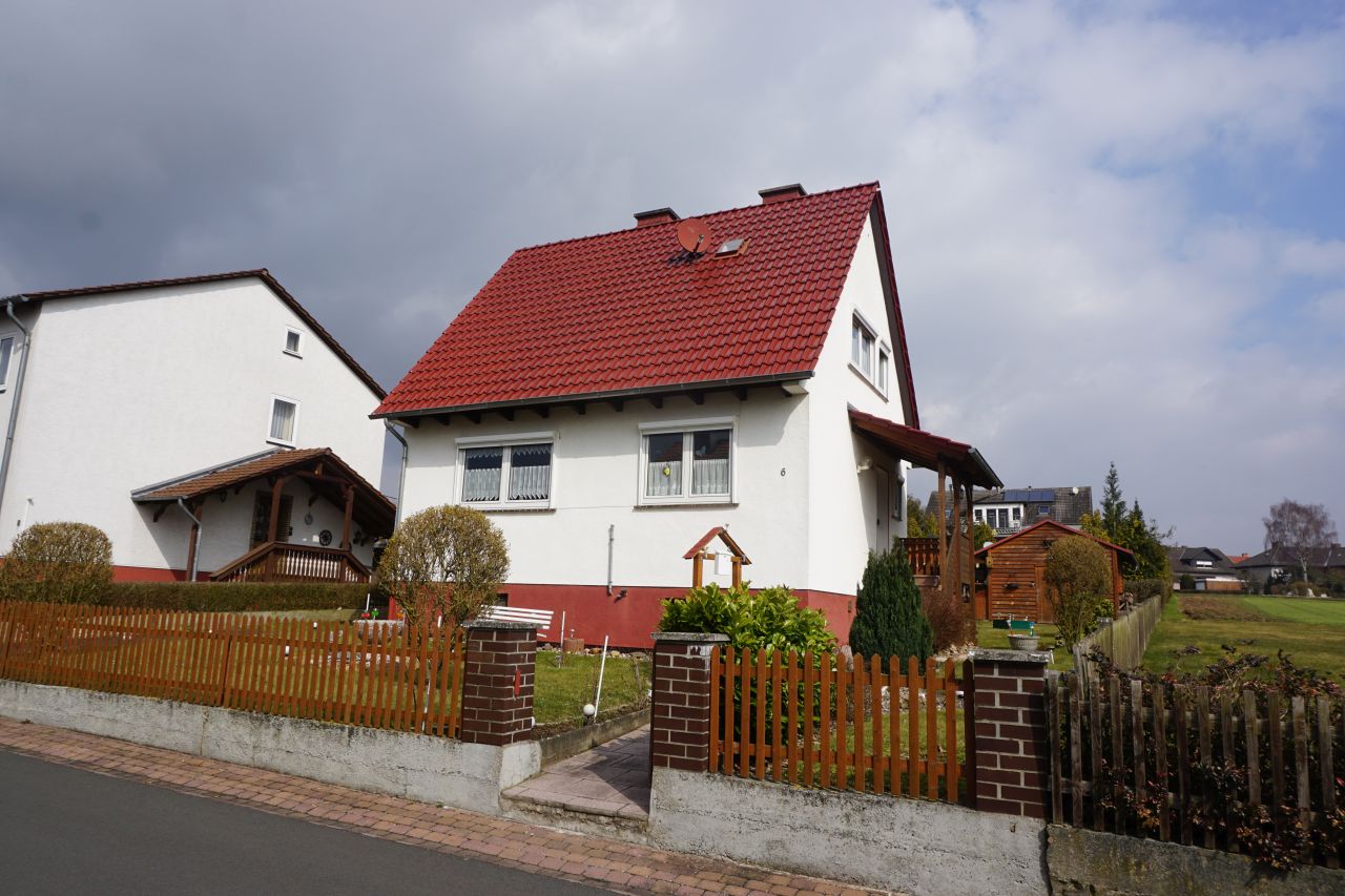 König Immobilien GmbH - Immobilienangebot - Gudensberg - Häuser - Einfamilienhaus in ruhiger Lage! Keine Käuferprovision!