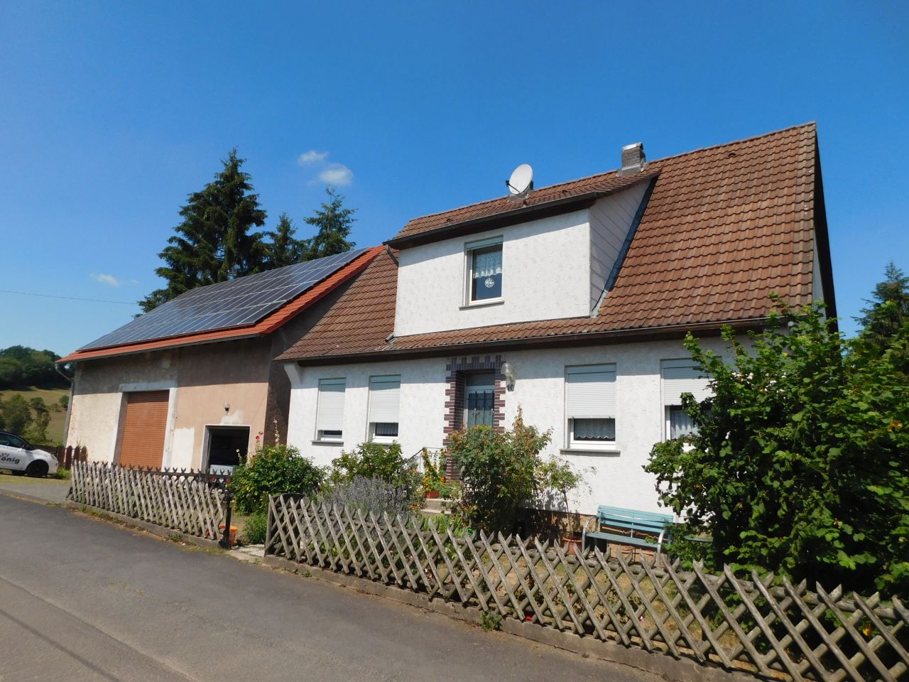 001KurzGesamtansicht König Immobilien GmbH - Immobilienangebot - Spangenberg - Einfamilienhaus - Massives Ein- bis Zweifamilienhaus mit kleinem Nebengebäude! Keine Käuferprovision!