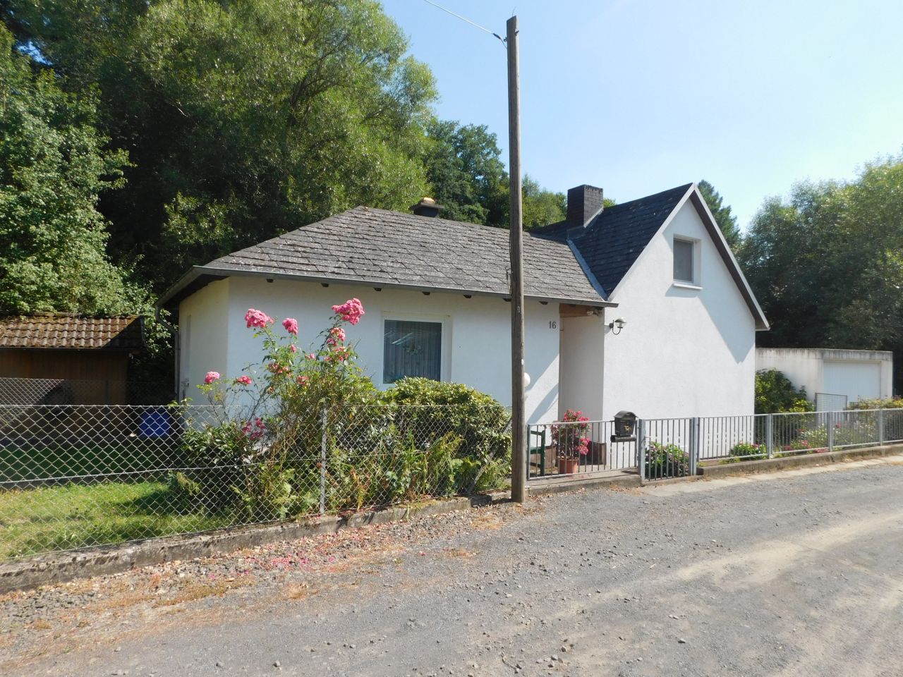 König Immobilien GmbH - Immobilienangebot - Körle - Einfamilienhaus - Möbliertes kleines Einfamilienhaus mit schönem Grundstück! Keine Käuferprovision!