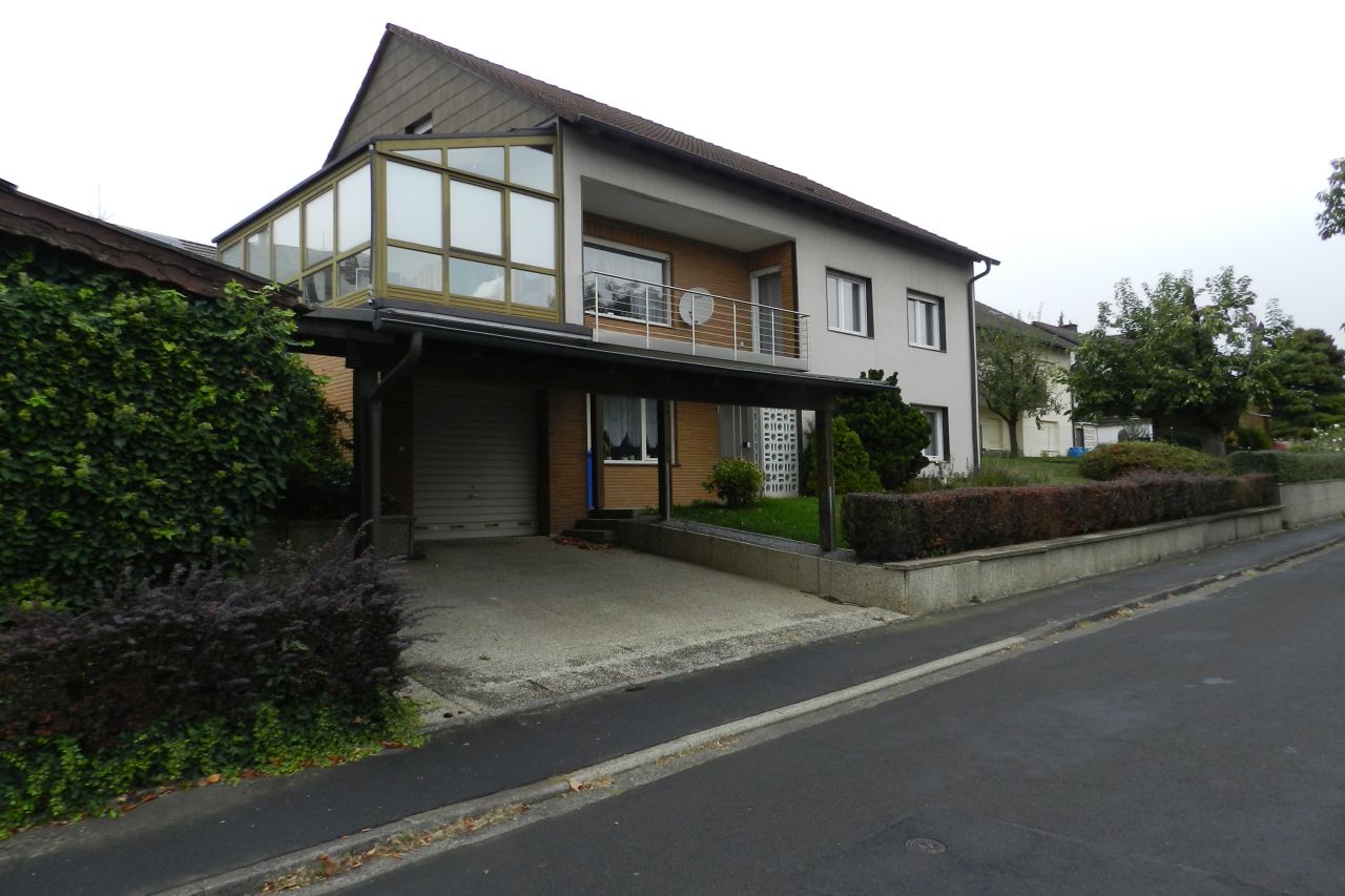 König Immobilien GmbH - Immobilienangebot - Edermünde - Einfamilienhaus mit Einliegerwohnung - Solide wohnen in Top Lage! Keine Käuferprovision!