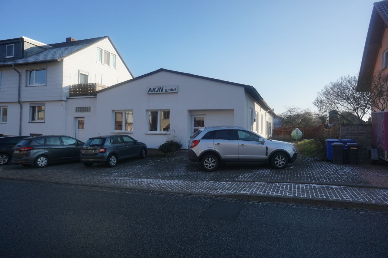 König Immobilien GmbH - Immobilienangebot - Niedenstein - Lagerhalle - Gewerbehalle vielfältig nutzbar. Keine Käuferprovision!
