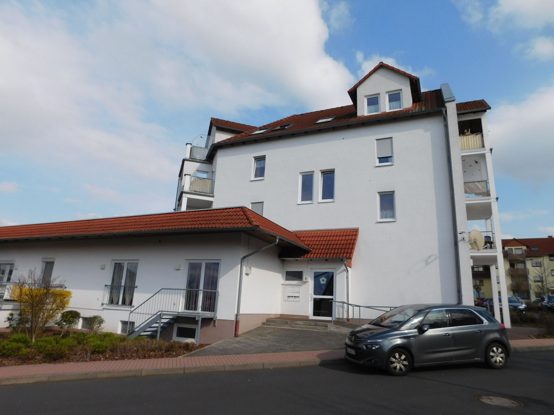 König Immobilien GmbH - Immobilienangebot - Bebra - Etagenwohnung - Vermietete 2-Zimmerwohnung mit Balkon und herrlichem Ausblick! Keine Käuferprovision!