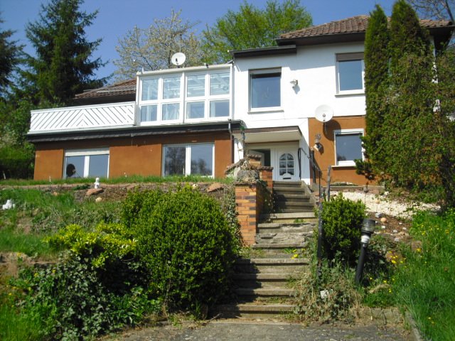 König Immobilien GmbH - Immobilienangebot - Schwalmstadt - Einfamilienhaus mit Einliegerwohnung - Kurze Wege zum Stadtkern! KEINE KÄUFERPROVISION!