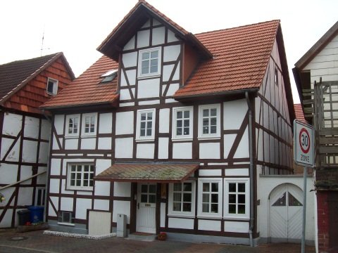 König Immobilien GmbH - Immobilienangebot - Fritzlar - Einfamilienhaus - Liebevoll saniertes Haus sucht neuen Eigentümer! Keine Käuferprovision!