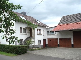 König Immobilien GmbH - Immobilienangebot - Neukirchen - Zweifamilienhaus - Vielseitig nutzbares Haus mit Nebengebäude am Ortsrand!