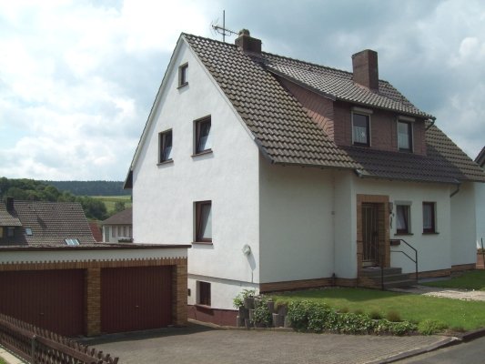 König Immobilien GmbH - Immobilienangebot - Spangenberg - Zweifamilienhaus - Viel Haus für wenig Geld! Keine Käuferprovision!