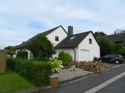 König Immobilien GmbH - Immobilienangebot - Neuental - Einfamilienhaus - Viel Platz für Ihre Familie: Wohnen im Grünen! KEINE KÄUFERPROVISION
