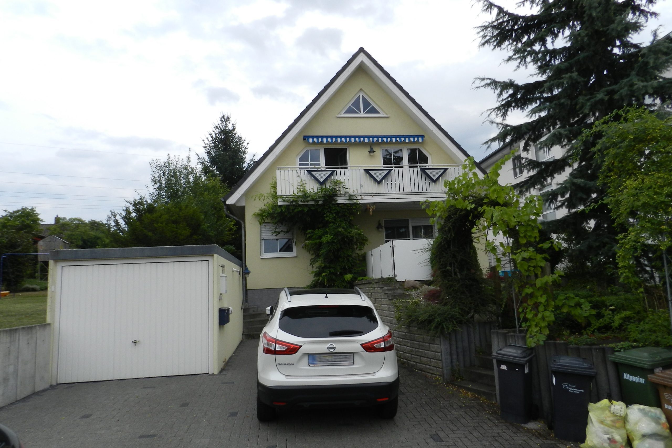König Immobilien GmbH - Immobilienangebot - Niestetal - Zweifamilienhaus - Seltene Gelegenheit: Gepflegtes ZFH in Sandershausen! KEINE KÄUFERPROVISION