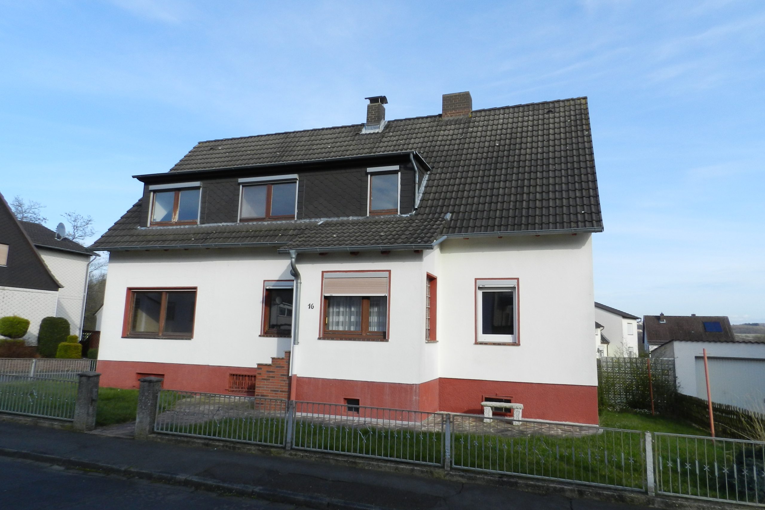 König Immobilien GmbH - Immobilienangebot - Borken - Einfamilienhaus - Großes Einfamilienhaus in schöner Lage wartet auf Sie! Keine Käuferprovison!