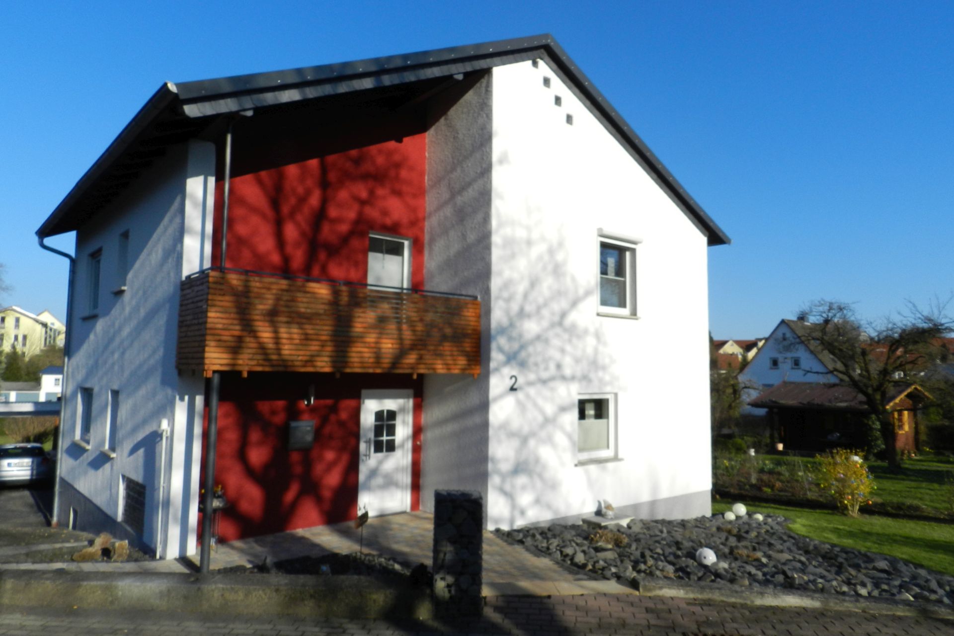 001KurzHausansicht König Immobilien GmbH - Immobilienangebot - 34630 Gilserberg - Gilserberg - Einfamilienhaus - Schönes Einfamilienhaus mit großem Garten im Bieterverfahren zu verkaufen! Keine Käuferprovision!