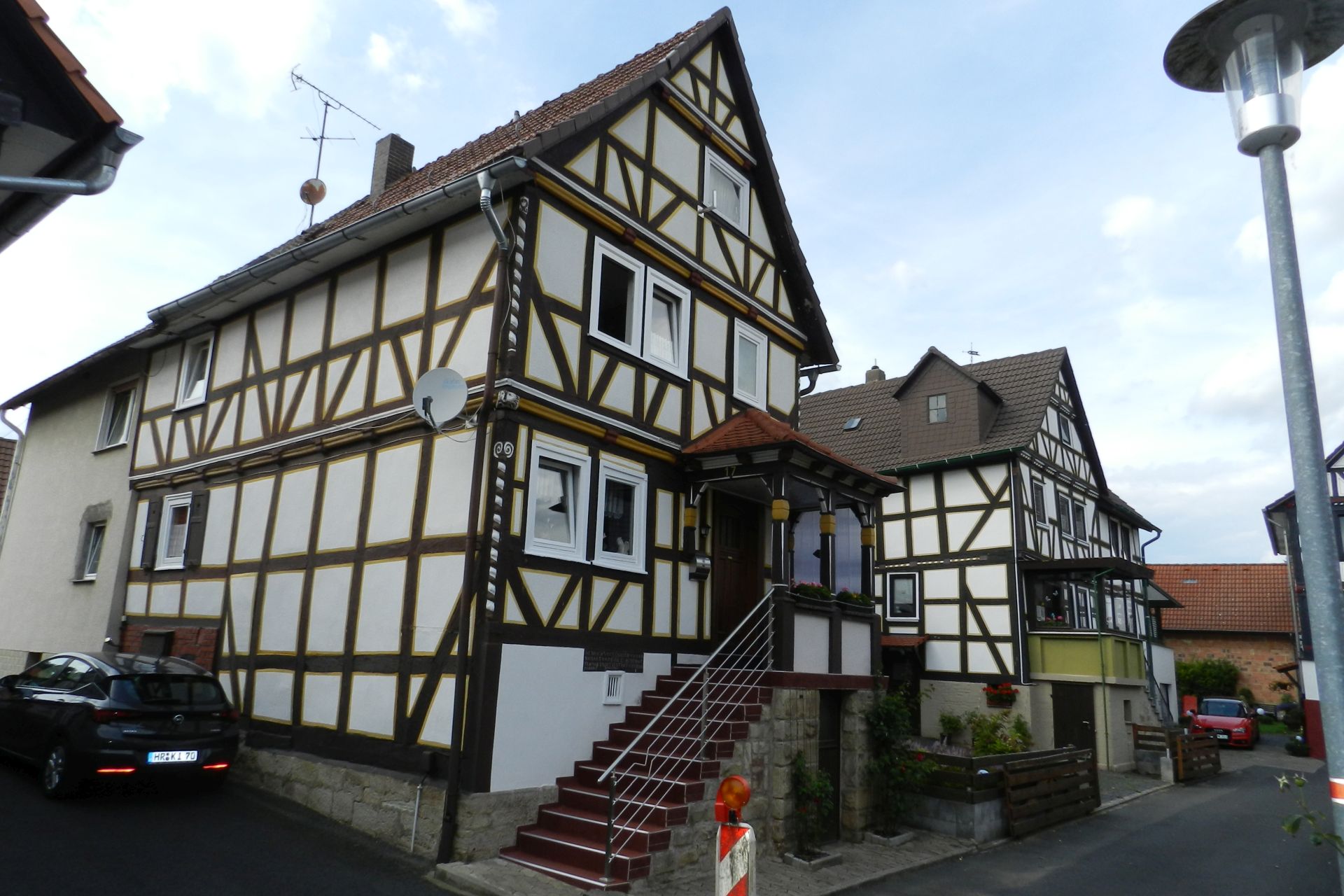 001KurzDas Objekt König Immobilien GmbH - Immobilienangebot - 34560 Fritzlar - Züschen - Einfamilienhaus - Gemütliches Einfamilienhaus im alten Ortskern! KEINE KÄUFERPROVISION!