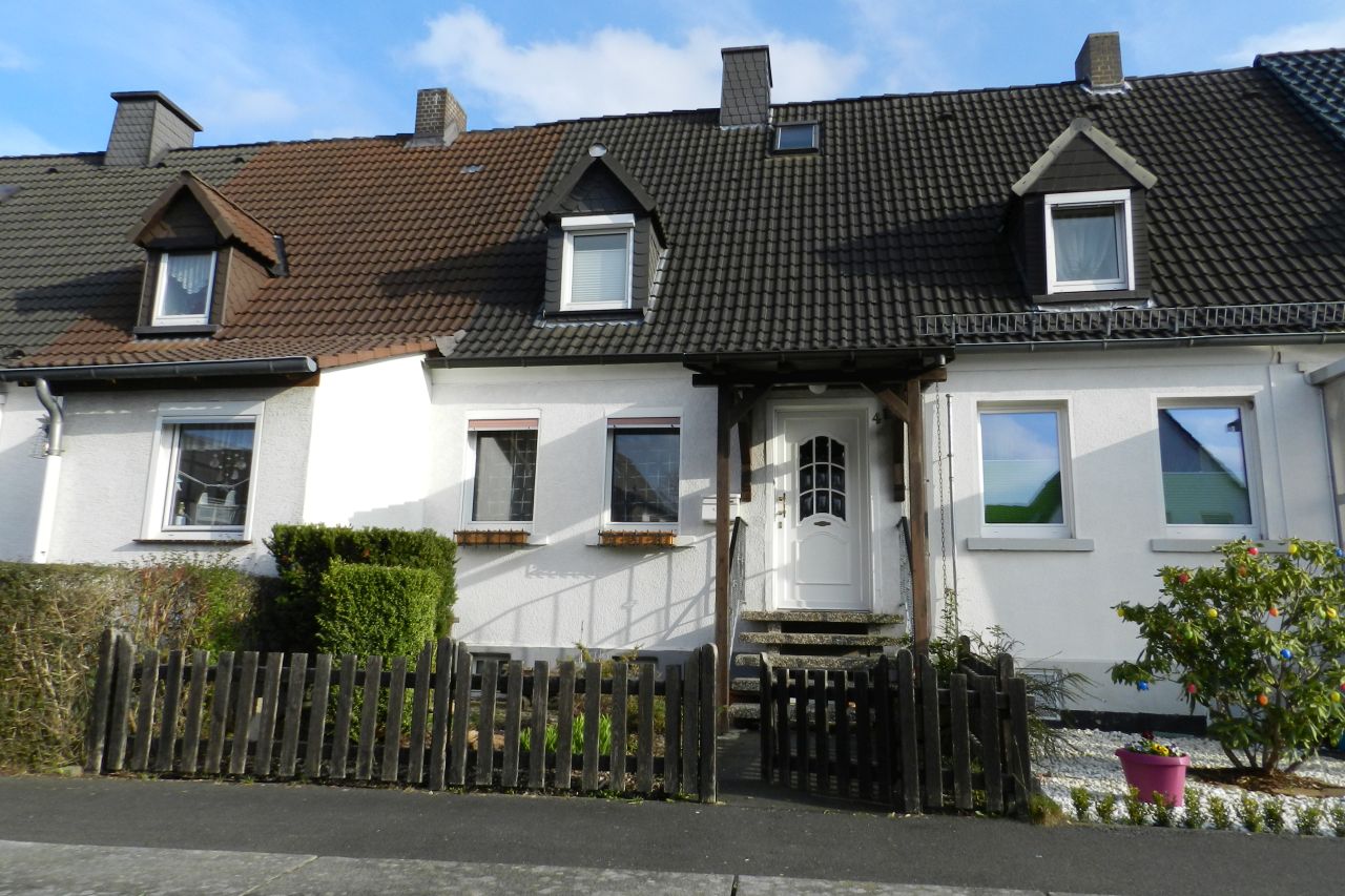 König Immobilien GmbH - Immobilienangebot - 34253 Lohfelden - Lohfelden - Reihenmittelhaus - Reihenmittelhaus für die kleine Familie in Lohfelden. Keine Käuferprovision