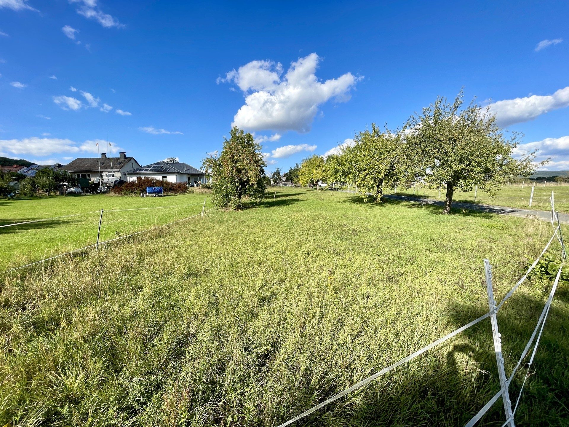 Ansicht von Süden Immobilienangebot - Bad Emstal - Bauplätze - Der Platz für Ihr Zuhause: Grundstück am Ortsrand von Riede!
KEINE KÄUFERPROVISION