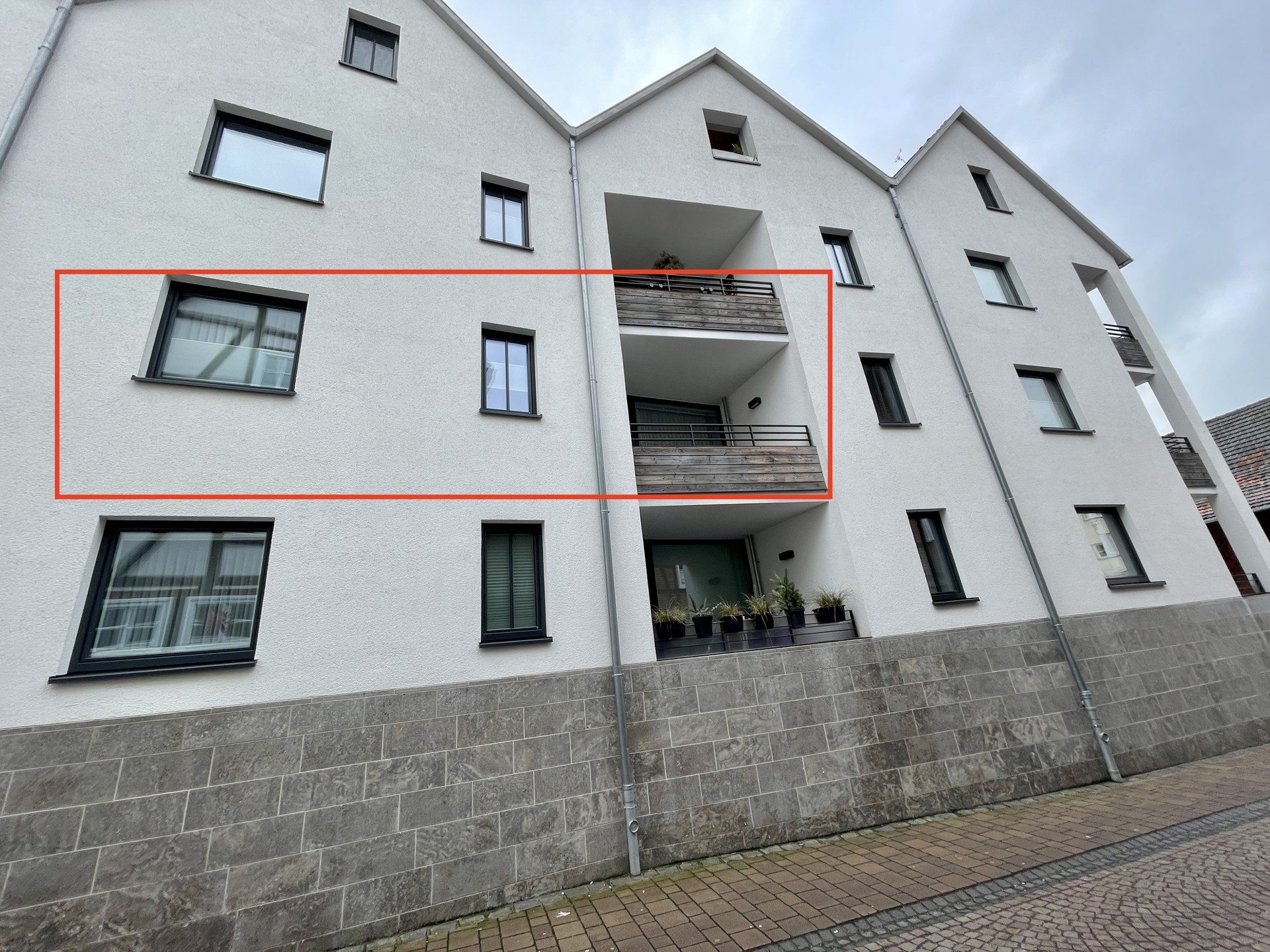 Immobilienangebot - Fritzlar - Alle - Exklusive Wohnung für Singles mitten in der Stadt, Tiefgaragenplatz inklusive!