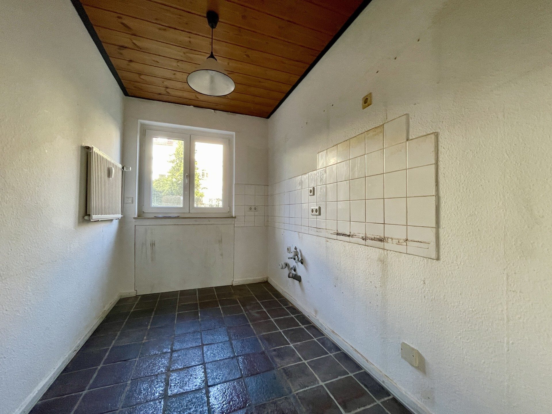 Immobilienangebot - Kassel - Alle - Zentrale Lage, sofort verfügbar: 2 ZKB in KS Mitte/West! KEINE KÄUFERPROVISION