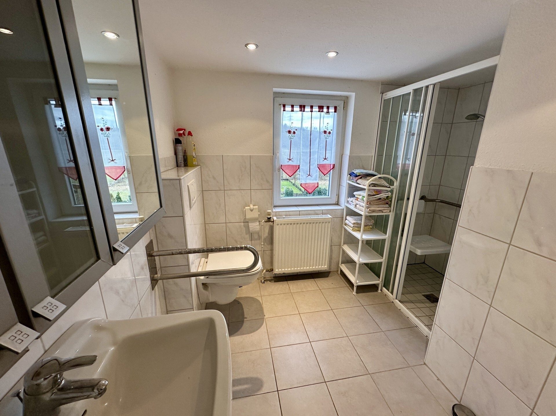 Immobilienangebot - Ludwigsau - Alle - Mehrfamilienhaus in Ludwigsau OT – viel Platz und Möglichkeiten! Keine Käuferprovision!