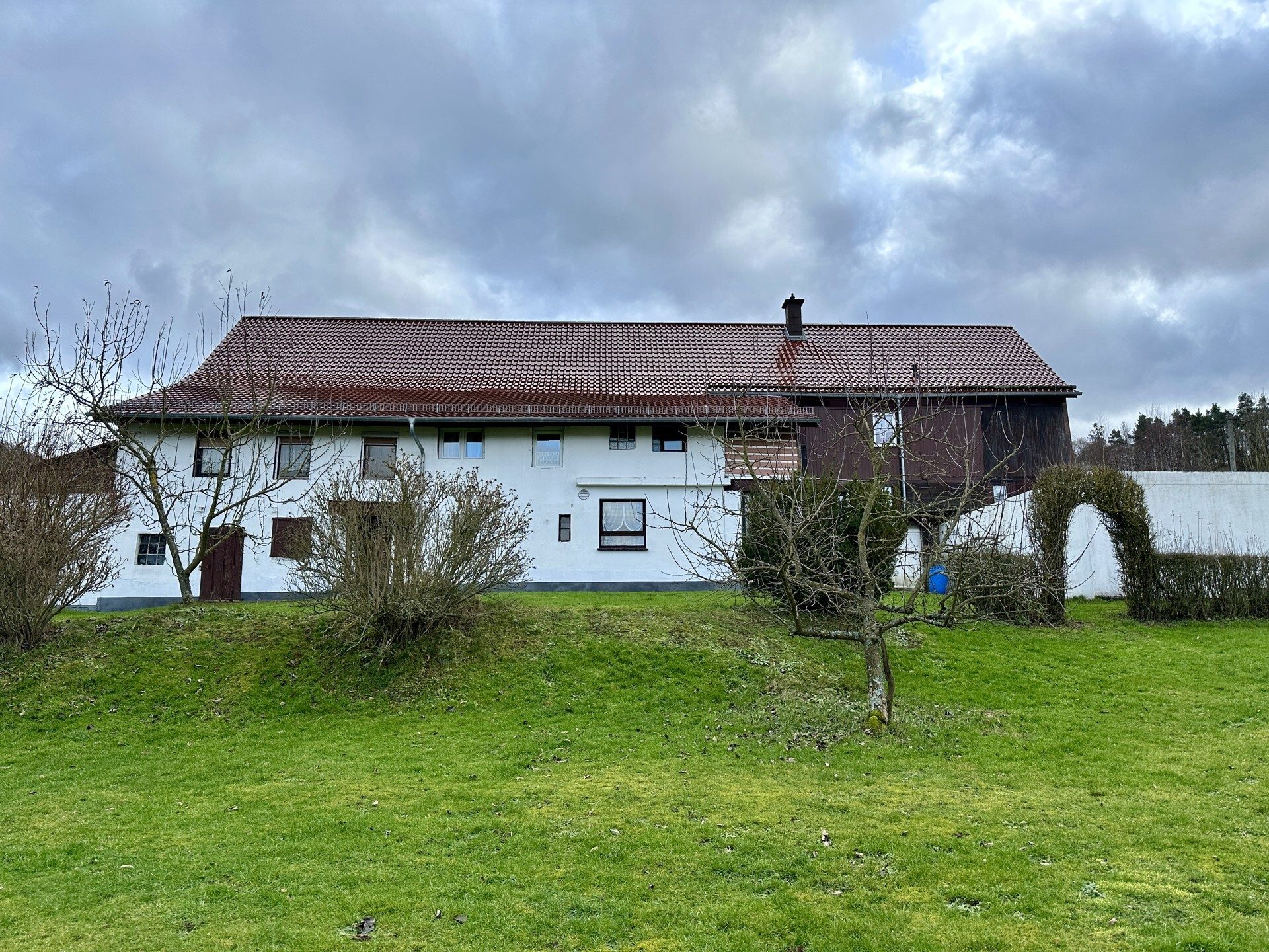 Immobilienangebot - Ludwigsau - Alle - Mehrfamilienhaus in Ludwigsau OT – viel Platz und Möglichkeiten! Keine Käuferprovision!
