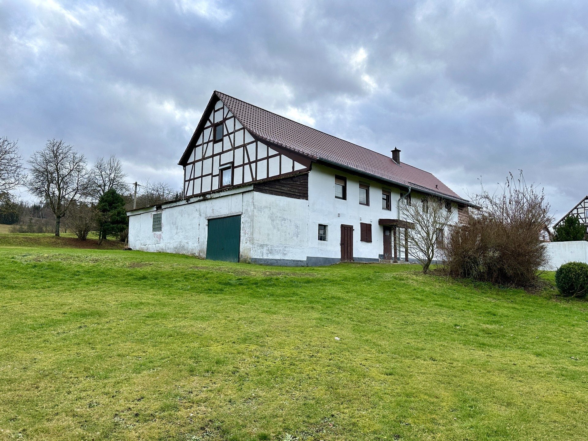 Immobilienangebot - Ludwigsau - Alle - Mehrfamilienhaus in Ludwigsau OT – viel Platz und Möglichkeiten! Keine Käuferprovision!