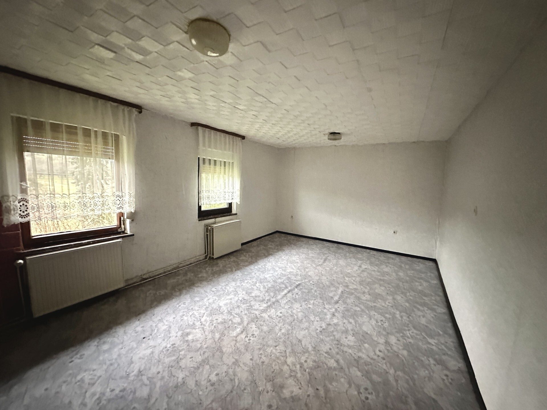 Immobilienangebot - Ludwigsau - Alle - Mehrfamilienhaus in Ludwigsau OT – viel Platz und Möglichkeiten! Keine Käuferprovision!