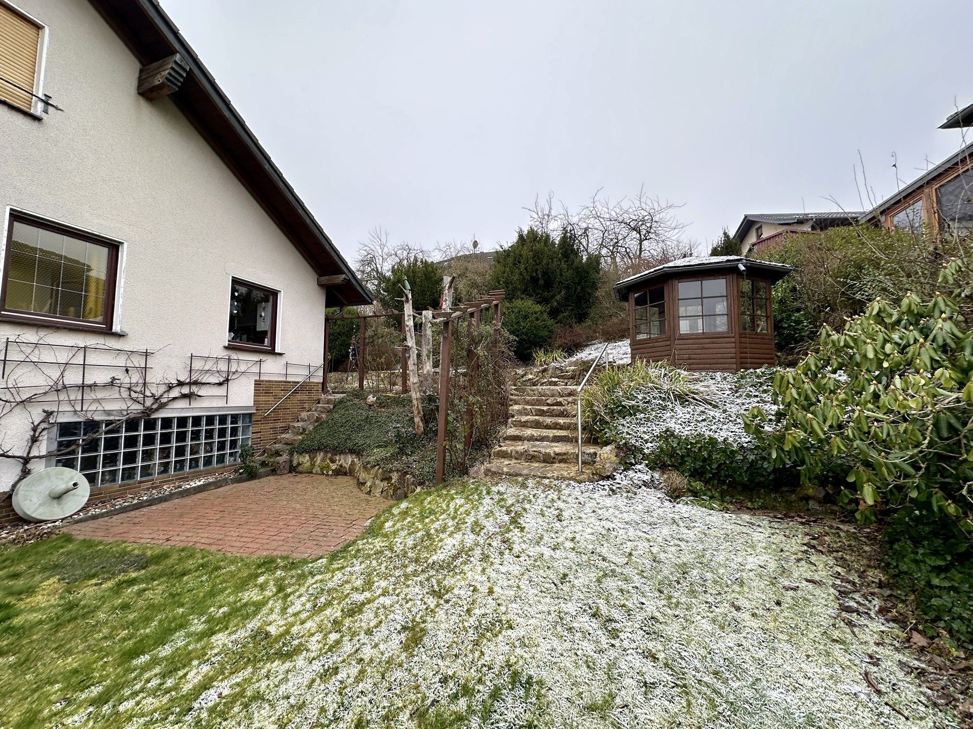 Immobilienangebot - Jesberg - Wohnen - Charmantes Einfamilienhaus mit herrlichem Ausblick in Jesberg! Keine Käuferprovision!