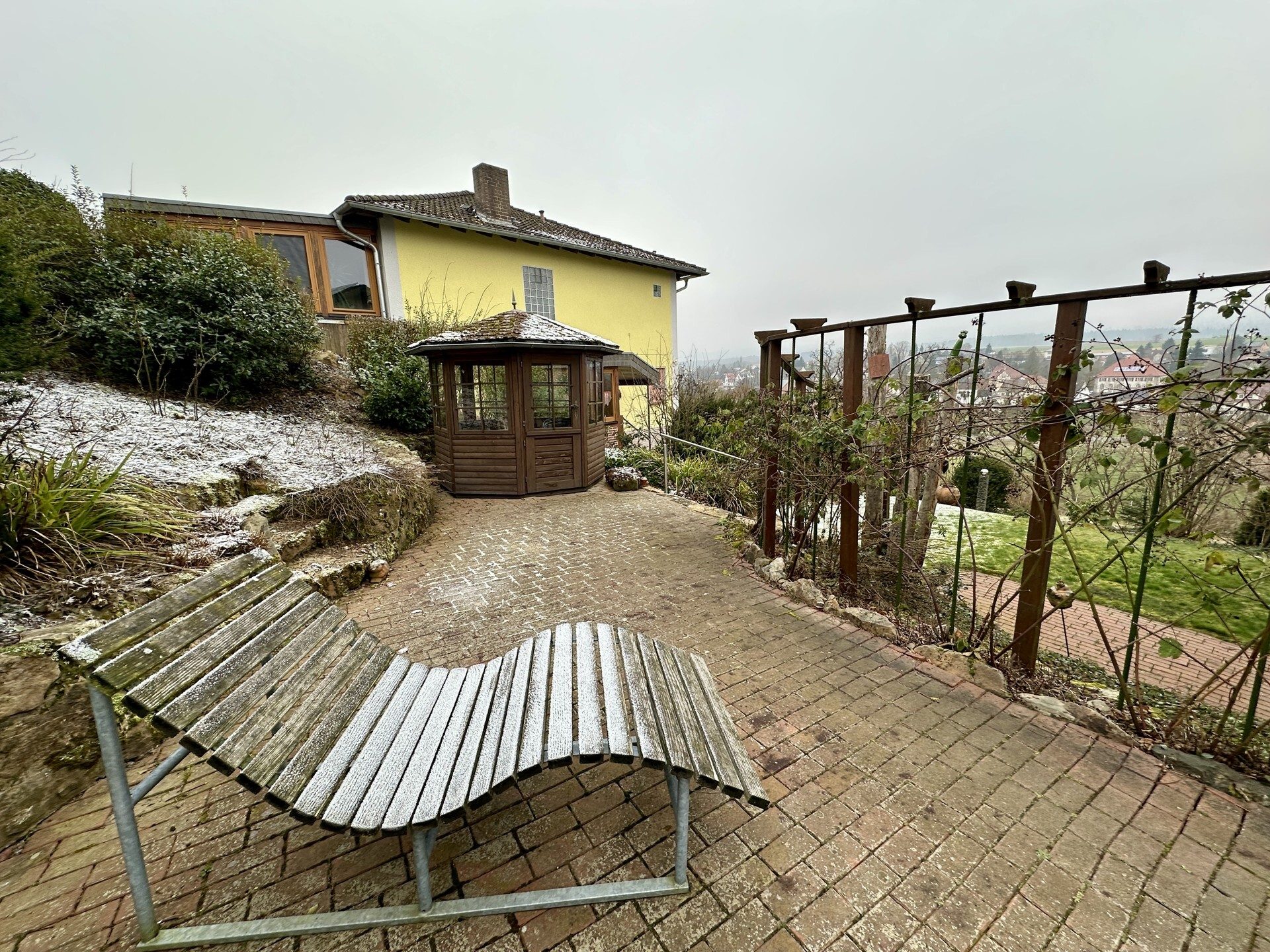 Immobilienangebot - Jesberg - Wohnen - Charmantes Einfamilienhaus mit herrlichem Ausblick in Jesberg! Keine Käuferprovision!