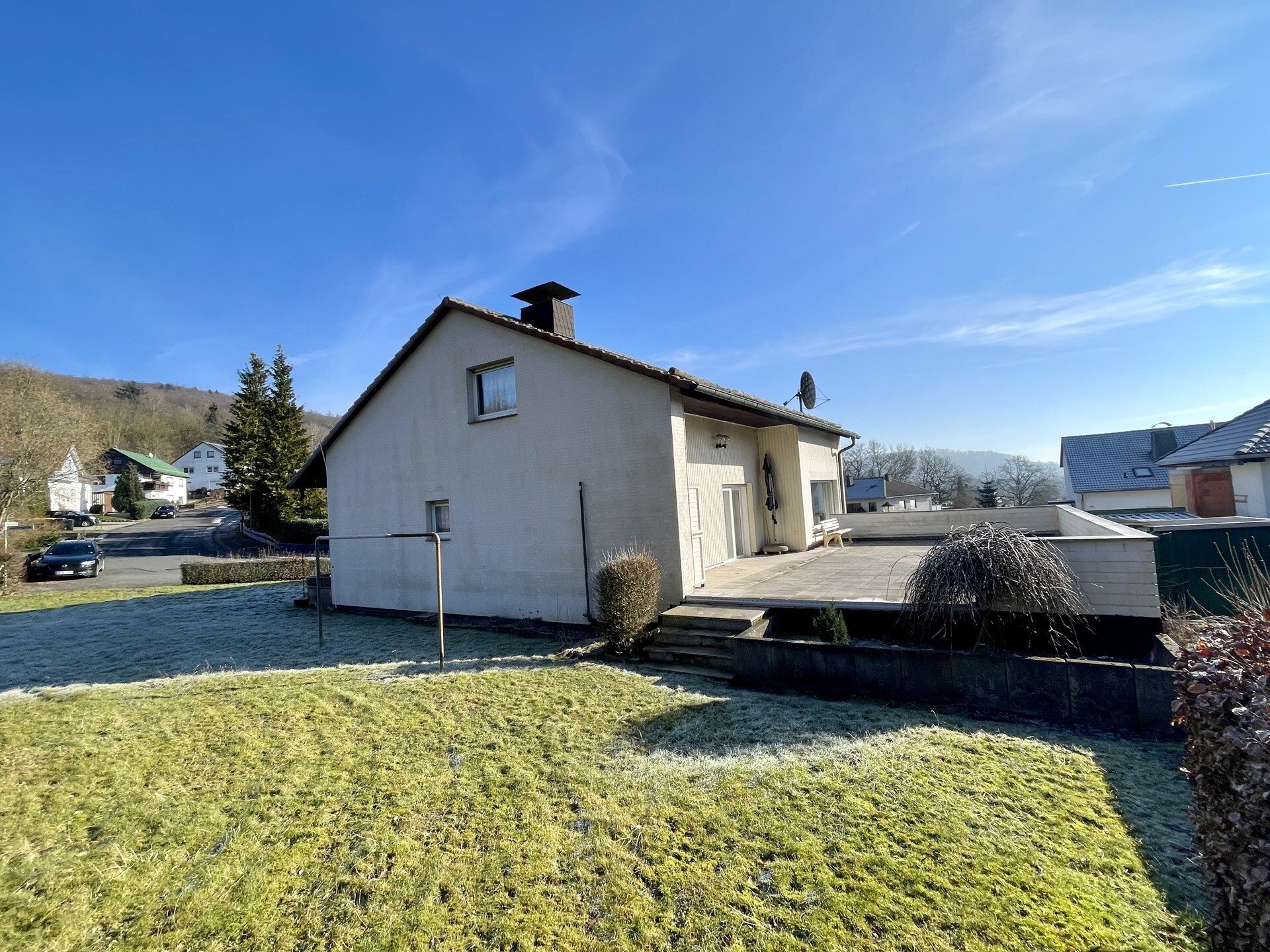 Immobilienangebot - Niedenstein - Alle - Familiennest mit Potenzial und großem Grundstück am Ortsrand! KEINE KÄUFERPROVISION