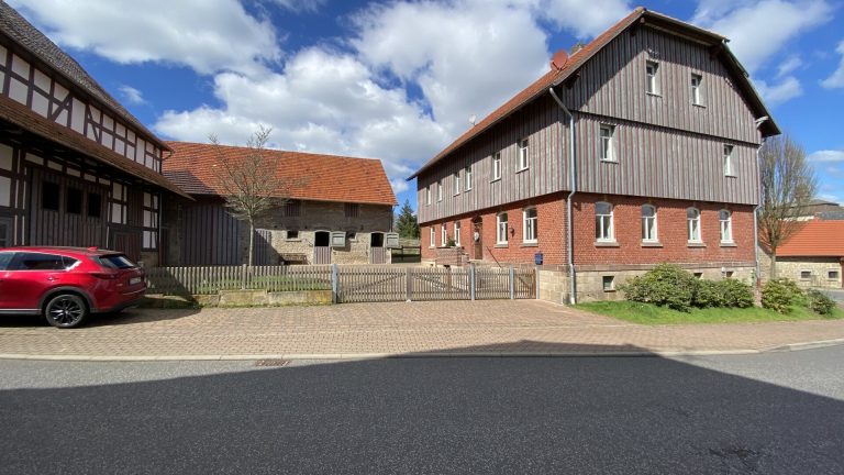 Immobilienangebot - Knüllwald - Alle - Großzügige 3ZKB Wohnung auf einem Resthof zu vermieten - Pferdehaltung Optional!