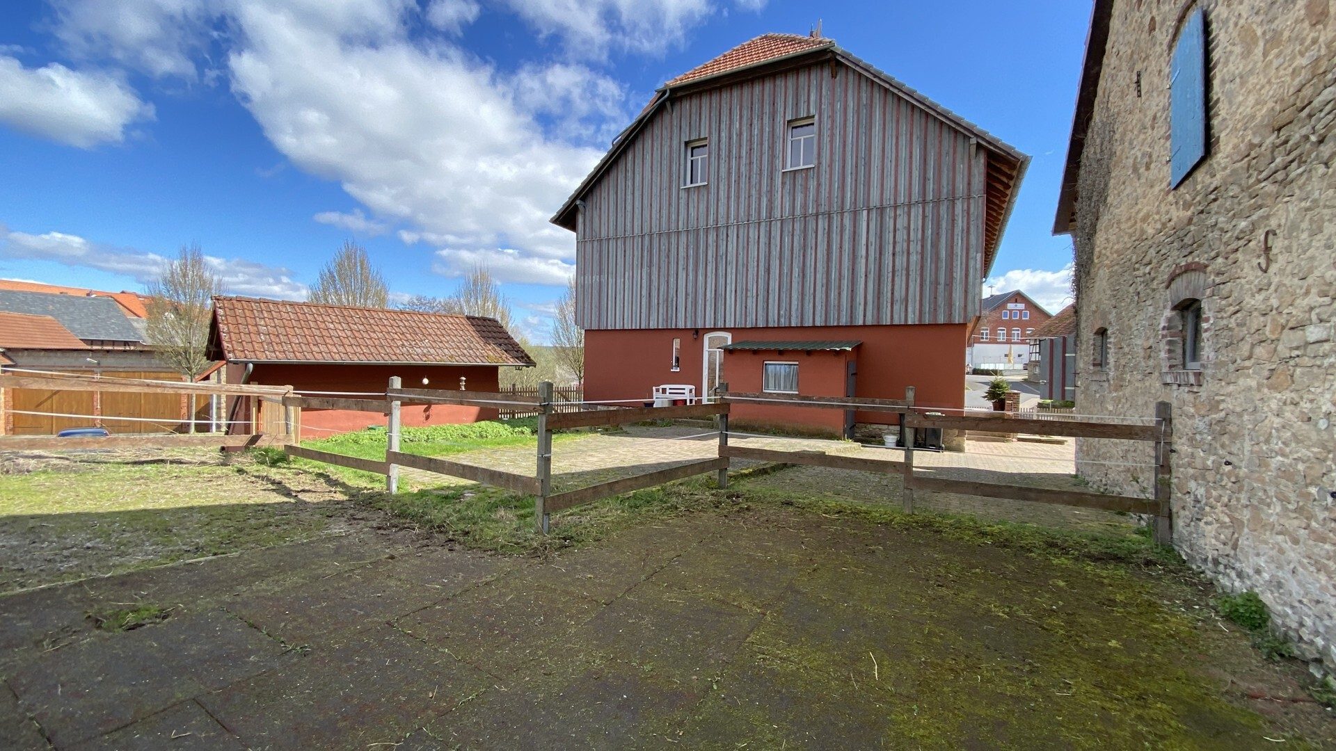 Immobilienangebot - Knüllwald - Alle - Großzügige 3ZKB Wohnung auf einem Resthof zu vermieten!