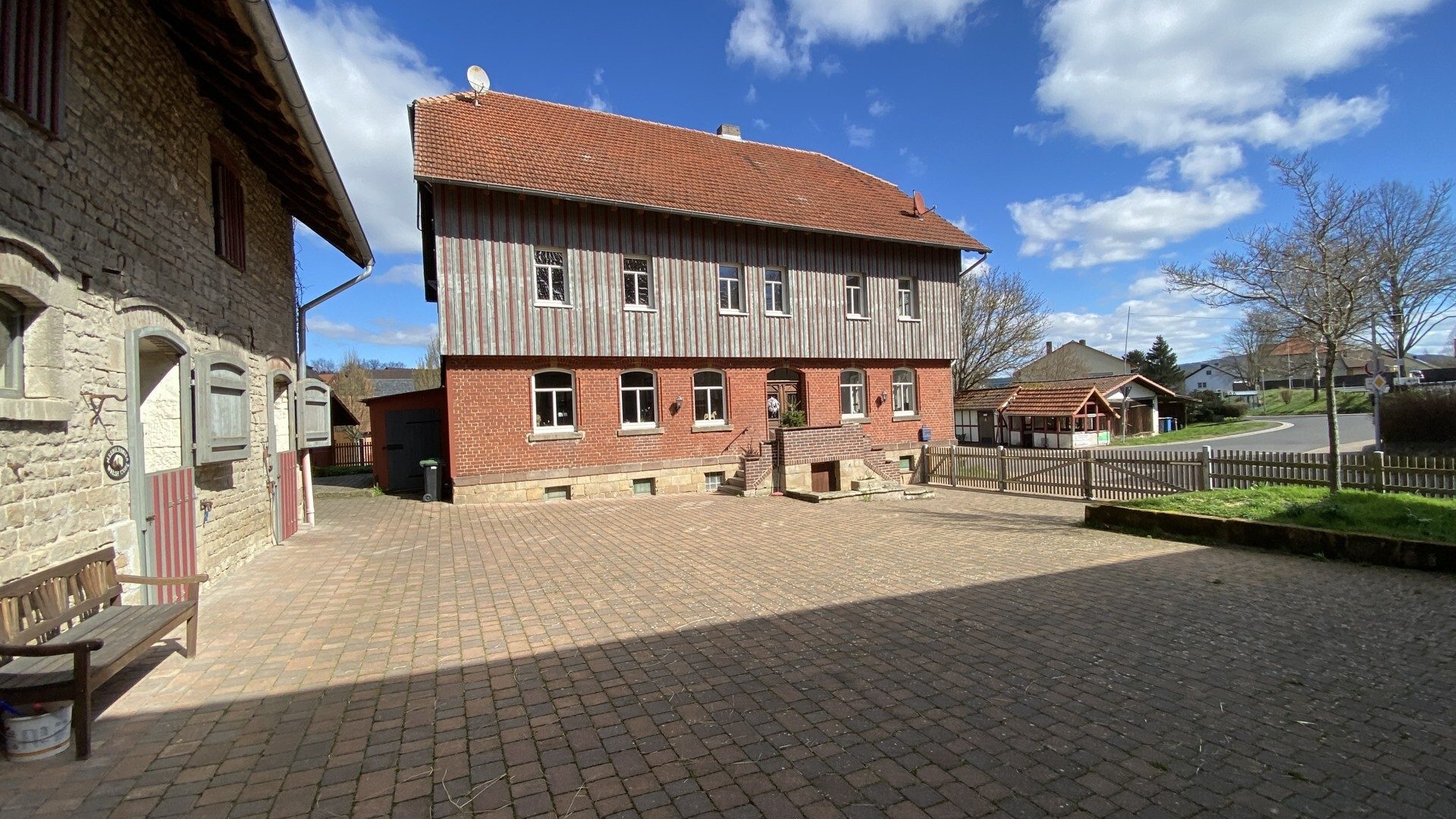 Immobilienangebot - Knüllwald - Alle - Großzügige 3ZKB Wohnung auf einem Resthof zu vermieten!