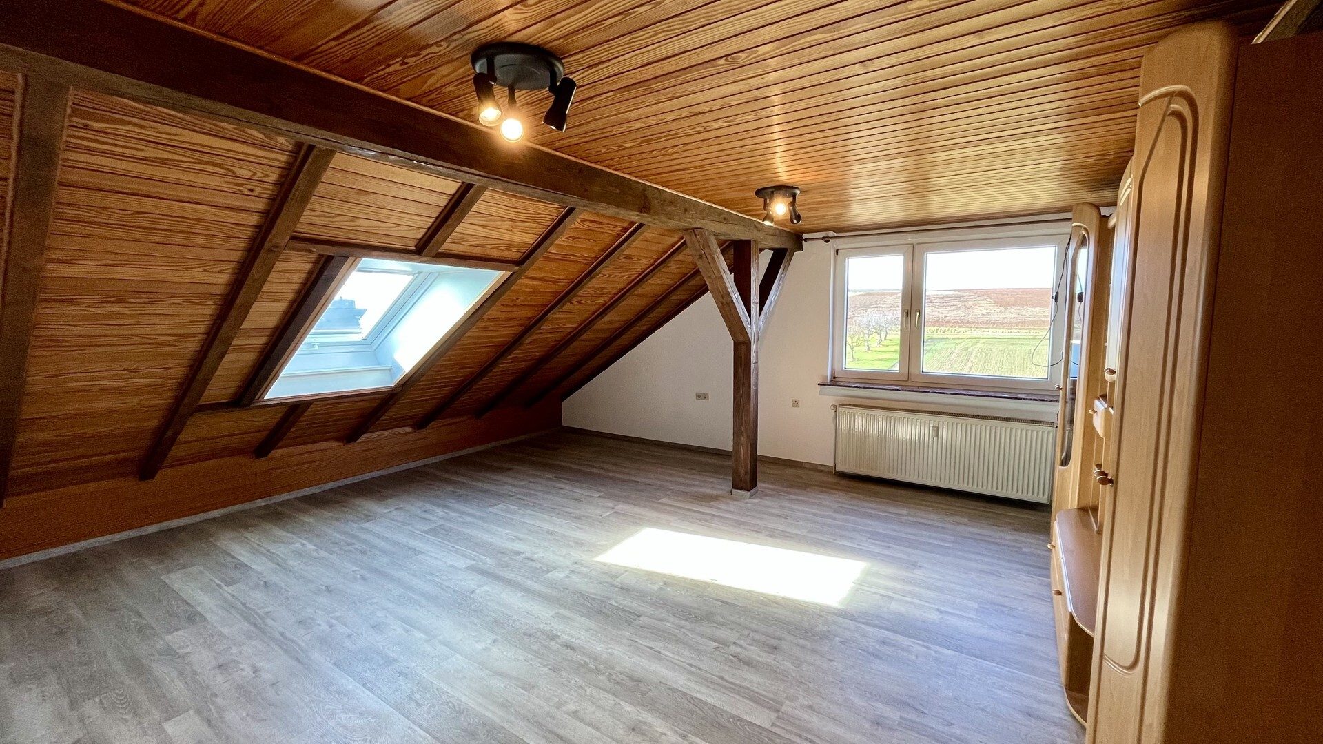 Immobilienangebot - Homberg - Alle - 3 Zimmer Wohnung mit EBK und Garage in Caßdorf!