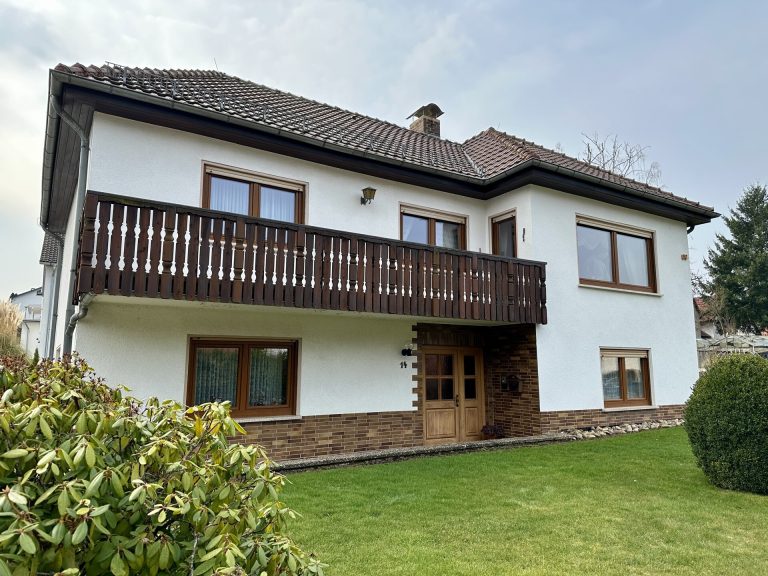 Immobilienangebot - Knüllwald - Alle - Wohnen & Wohlfühlen – Einfamilienhaus mit Garten & Garage in Knüllwald OT!