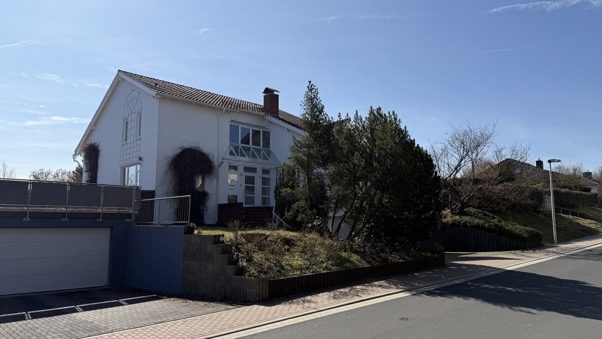 Immobilienangebot - Melsungen - Wohnen - Architektionisches Einfamilienhaus mit ELW, über den Dächern Melsungens! Keine Käuferprovision