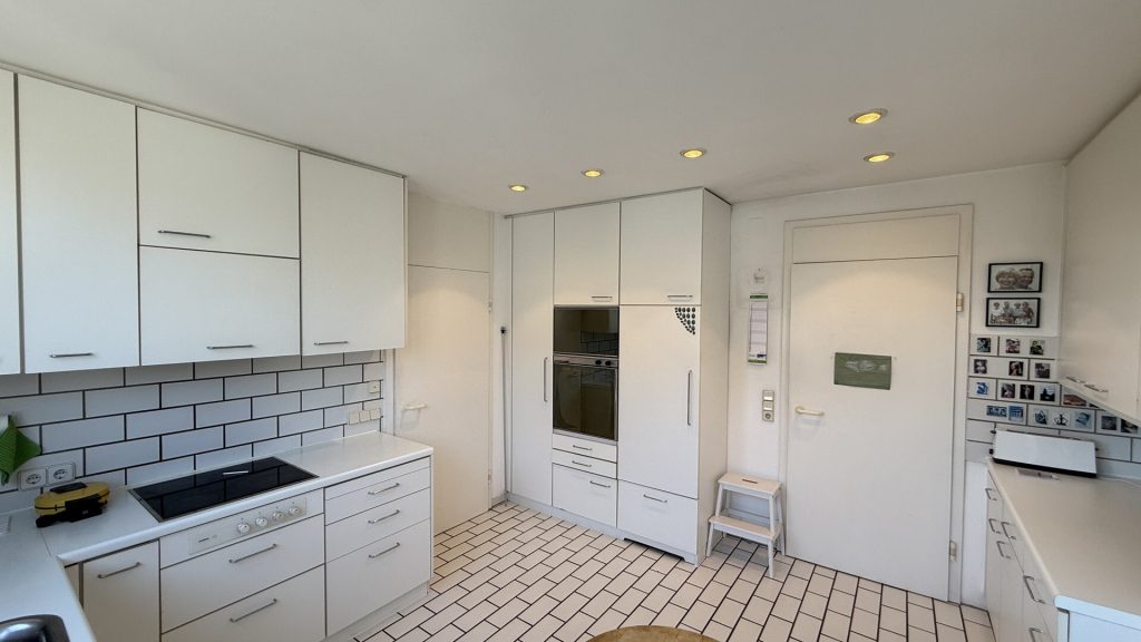 Immobilienangebot - Melsungen - Wohnen - Offene Hausbesichtigung, Fr. 18.07.25 16-19 Uhr mit BIETERVERFAHREN: Architektonisches Einfamilienhaus mit ELW. Keine Käuferprovision.