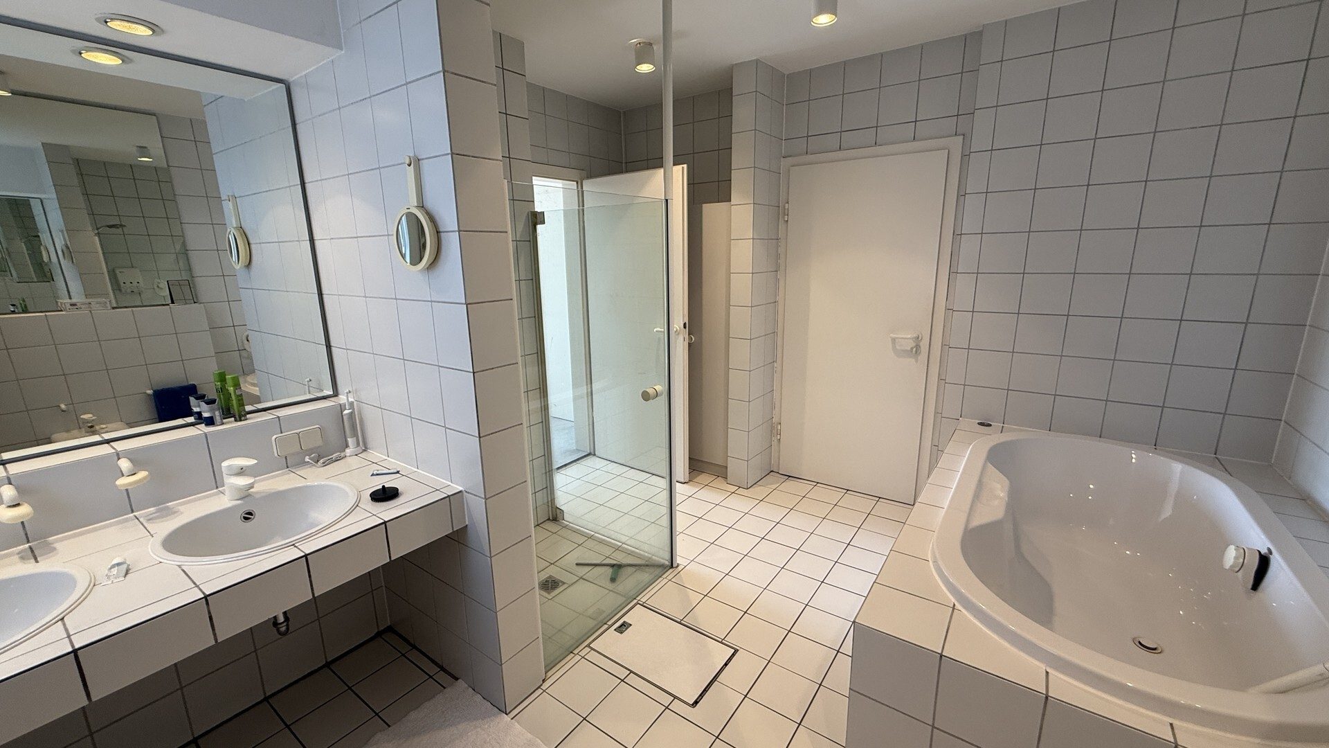 Immobilienangebot - Melsungen - Wohnen - Architektionisches Einfamilienhaus mit ELW, über den Dächern Melsungens! Keine Käuferprovision
