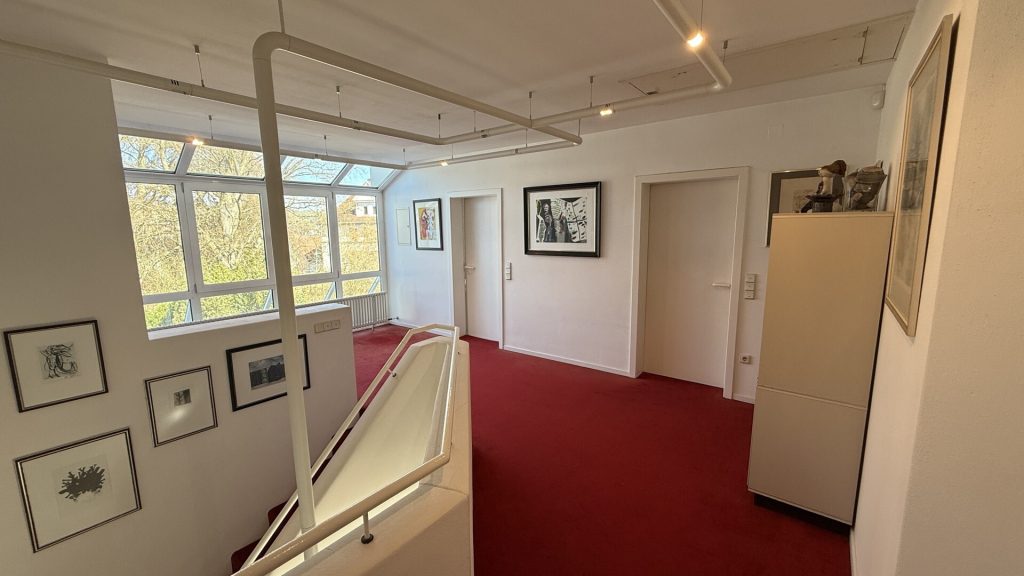 Immobilienangebot - Melsungen - Wohnen - Offene Hausbesichtigung, Fr. 18.07.25 16-19 Uhr mit BIETERVERFAHREN: Architektonisches Einfamilienhaus mit ELW. Keine Käuferprovision.
