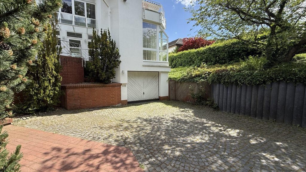 Immobilienangebot - Melsungen - Wohnen - Offene Hausbesichtigung, Fr. 18.07.25 16-19 Uhr mit BIETERVERFAHREN: Architektonisches Einfamilienhaus mit ELW. Keine Käuferprovision.