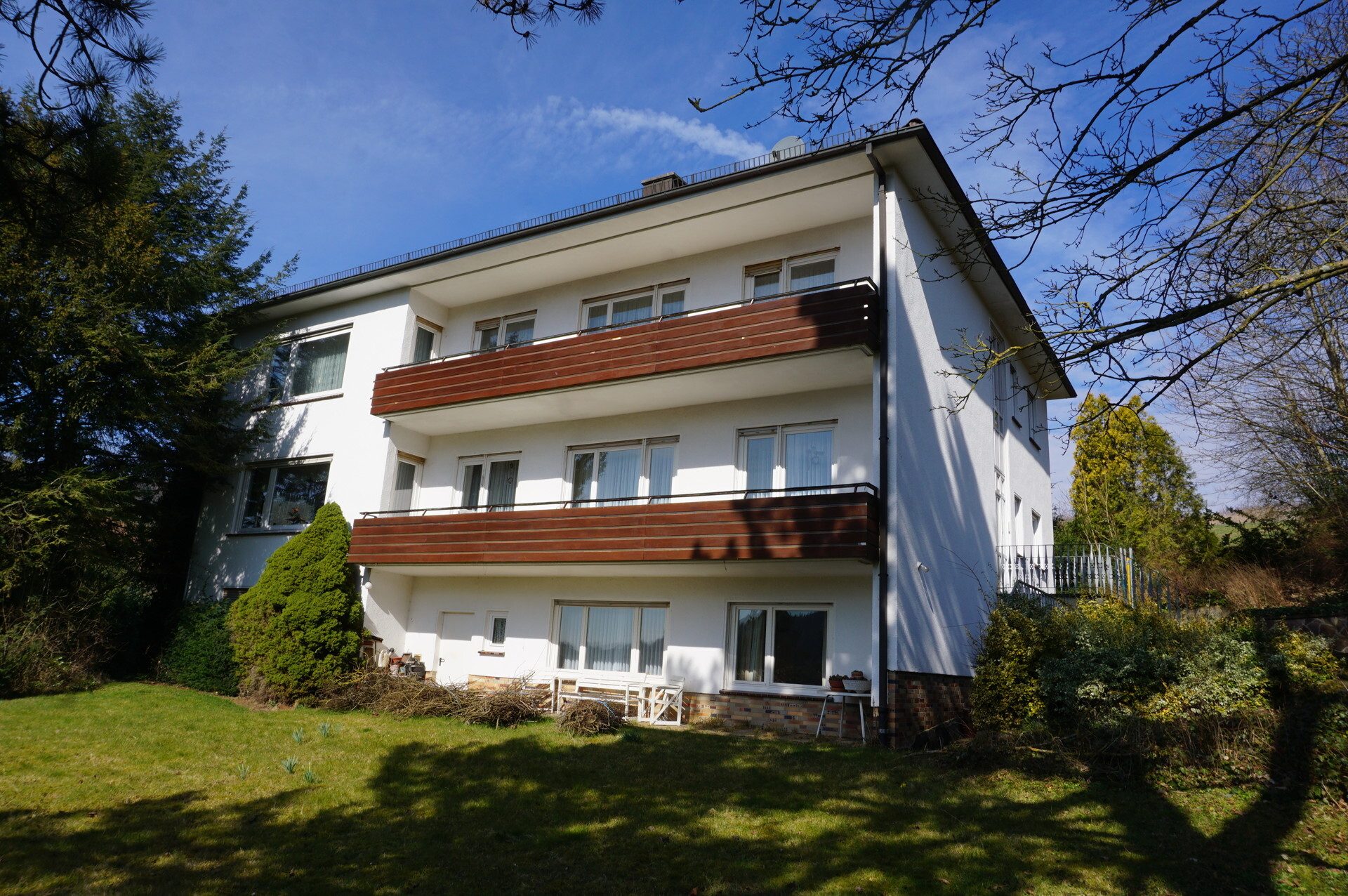 Immobilienangebot - Körle / Ober-Empfershausen - Alle - Großzügiges Zweifamilienhaus mit viel Platz für Ihre Wohnideen. Keine Käuferprovision!