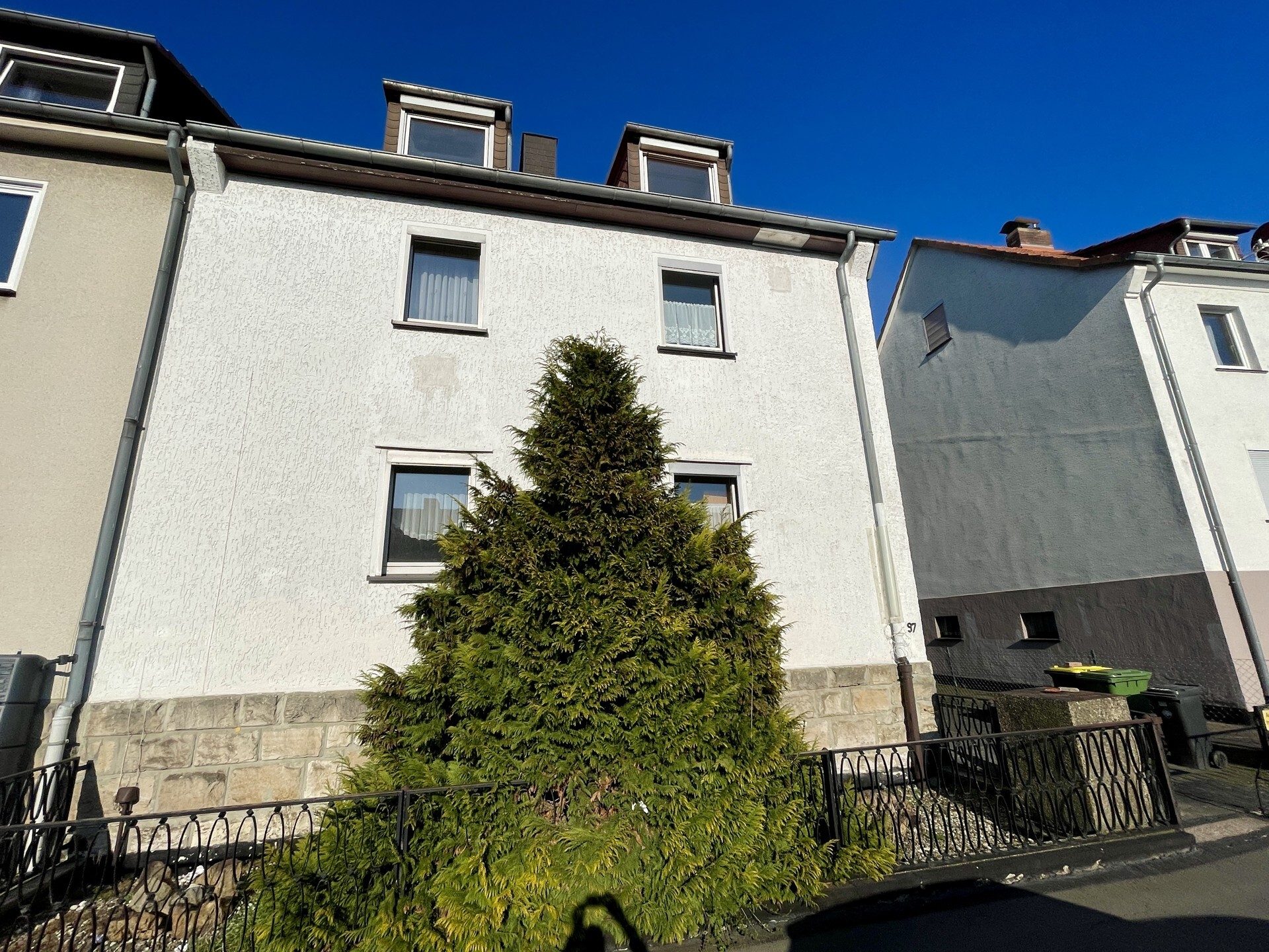 Immobilienangebot - Kassel / Forstfeld - Wohnen - Generationen-Doppelhaushälfte in KS-Forstfeld!
KEINE KÄUFERPROVISION
