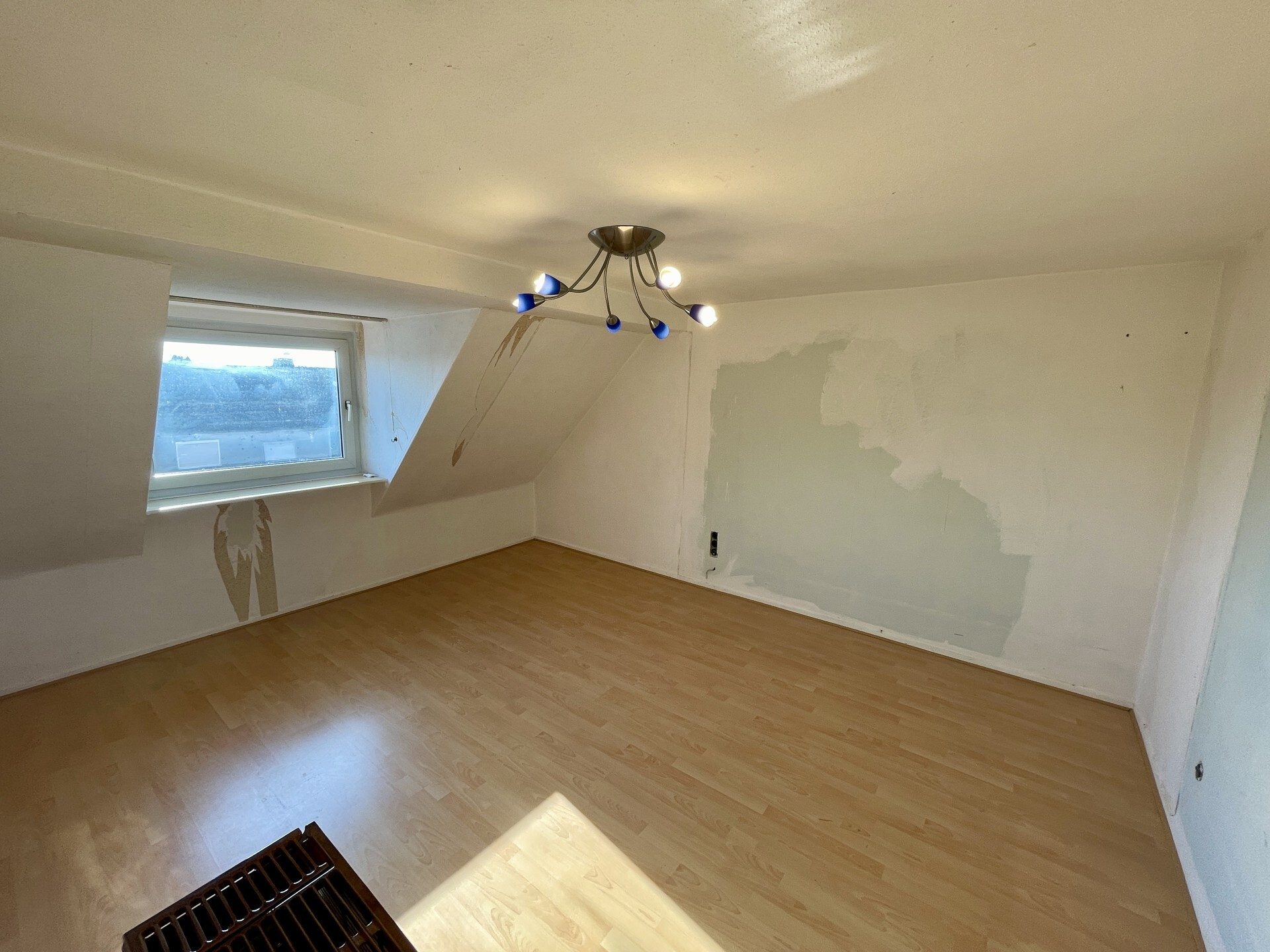 Immobilienangebot - Kassel / Forstfeld - Wohnen - Generationen-Doppelhaushälfte in KS-Forstfeld!
KEINE KÄUFERPROVISION